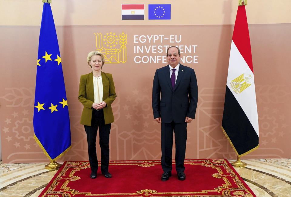 In this photo provided by Egypt's Presidency Media Office, Egyptian President Abdel-Fattah el-Sissi, and President of the European Commission, Ursula von der Leyen, pose for a photo, during the opening of the EU-Egypt Investment Conference in Cairo, Egypt, Saturday, June 29, 2024. The two-day conference is part of the Egypt-EU strategic partnership which both parties signed earlier this year aiming at injecting investment in Egypt economy. (Egyptian Presidency Media Office via AP)