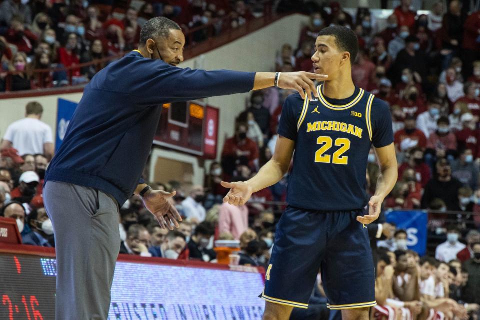 Michigan coach Juwan Howard talks with forward Caleb Houstan in the second half of the 80-62 win over Indiana on Sunday, Jan. 23, 2022, in Bloomington, Indiana.