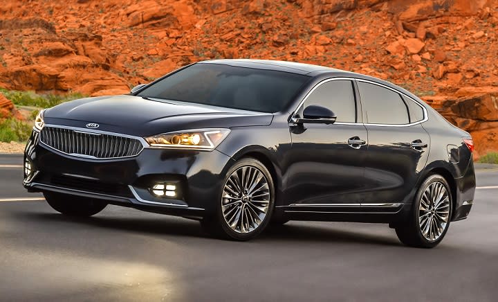 2017 Kia Cadenza front quarter left photo