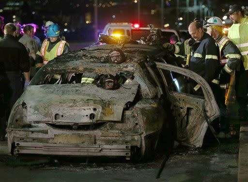 
			Limousine prende fuoco su ponte San Francisco: morte 5 donne