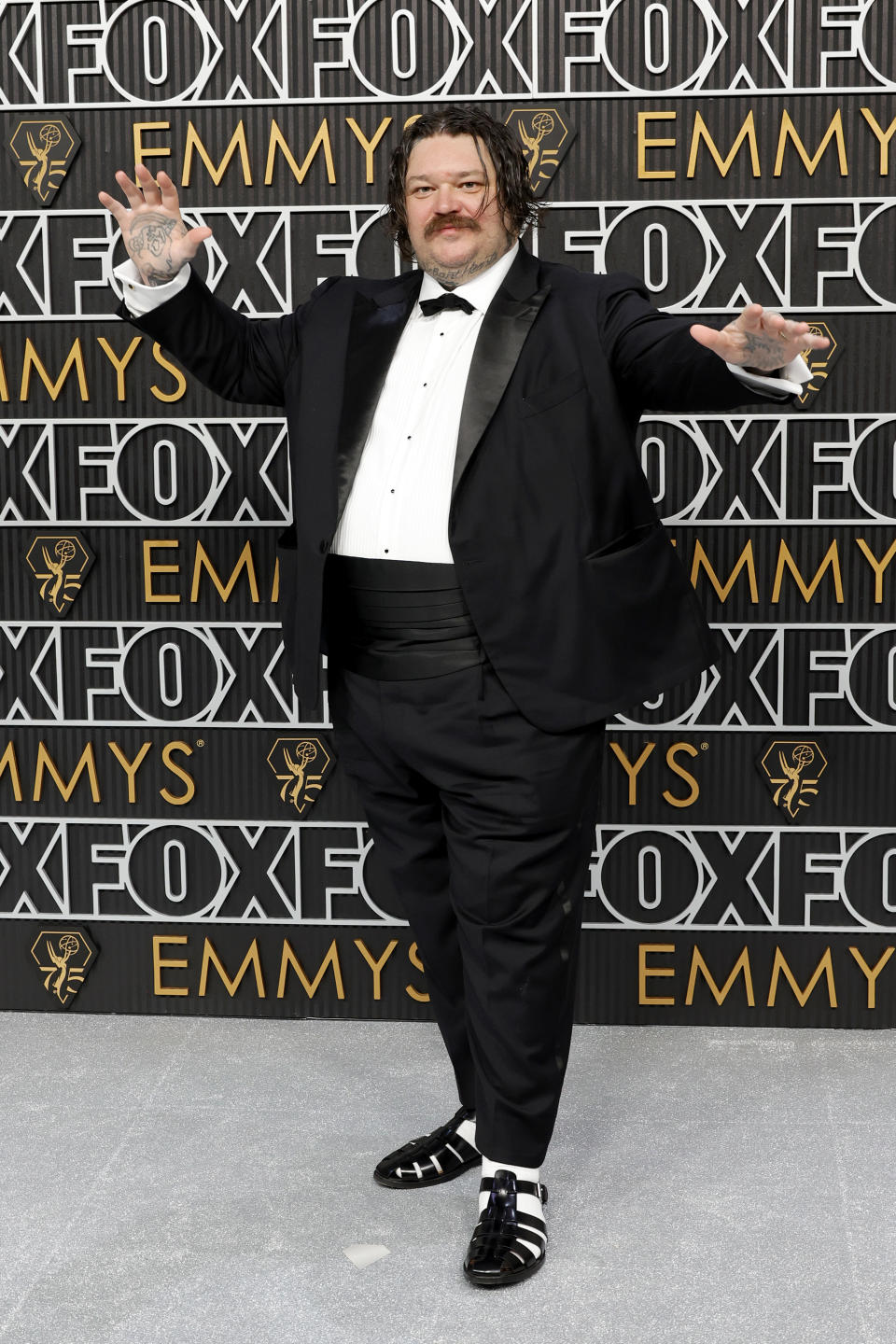 Matti Matheson wears sandals at the 2024 Emmy Awards.  (Image from Getty Images)