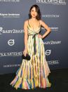 <p>Eiza González lució despampanante en la gala “Baby2Baby”, en Culver City, California, con este vestido multicolor con tremendo escote/Getty Images </p>