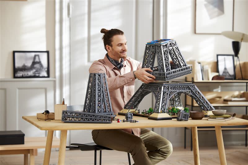 LEGO ICONS系列艾菲爾鐵塔。（圖／Lego提供）