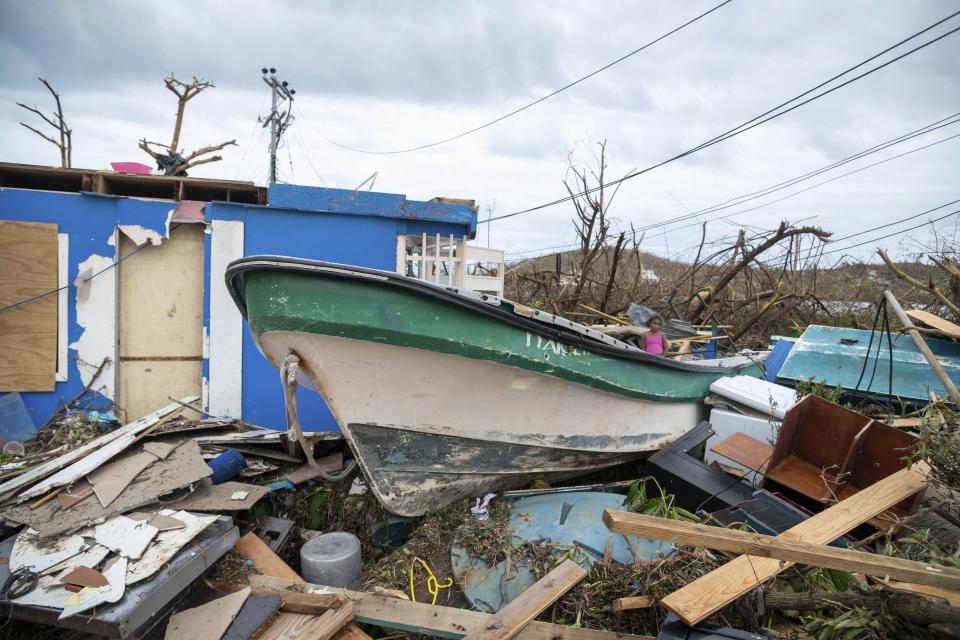 En esta foto difundida por la oficina de prensa de la presidencia de Colombia, un barco se encuentra en medio de la destrucción que dejó el huracán Iota en la isla de Providencia, Colombia, el martes 17 de noviembre de 2020 (Efraín Herrera / Oficina de prensa de la presidencia de Colombia a través de AP).