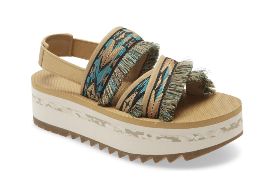 Teva Ceres Flatform Sandal, ugly sandals, how to style ugly sandals