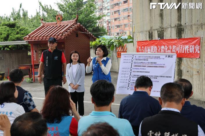 雲林地方盼斗六鐵路高架化能盡快動工改建，卻傳出有民代質疑是中央在卡關，圖為昨日立委張嘉郡、雲林縣長張麗善等人出席會勘。（圖／雲林縣政府）