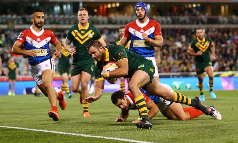 Wade Graham of Australia dives