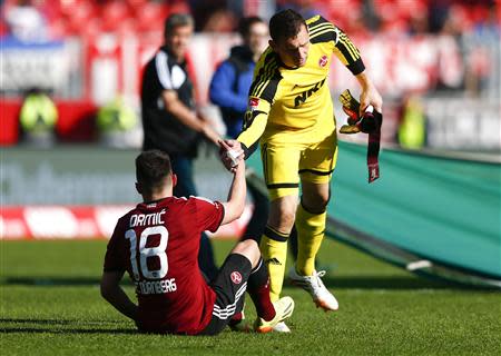 Nuremberg's goalkeeper Raphael Schaefer and Josip Drmic react after their German first division Bundesliga soccer match against Leverkusen in Nuremberg April 20, 2014. REUTERS/Michael Dalder