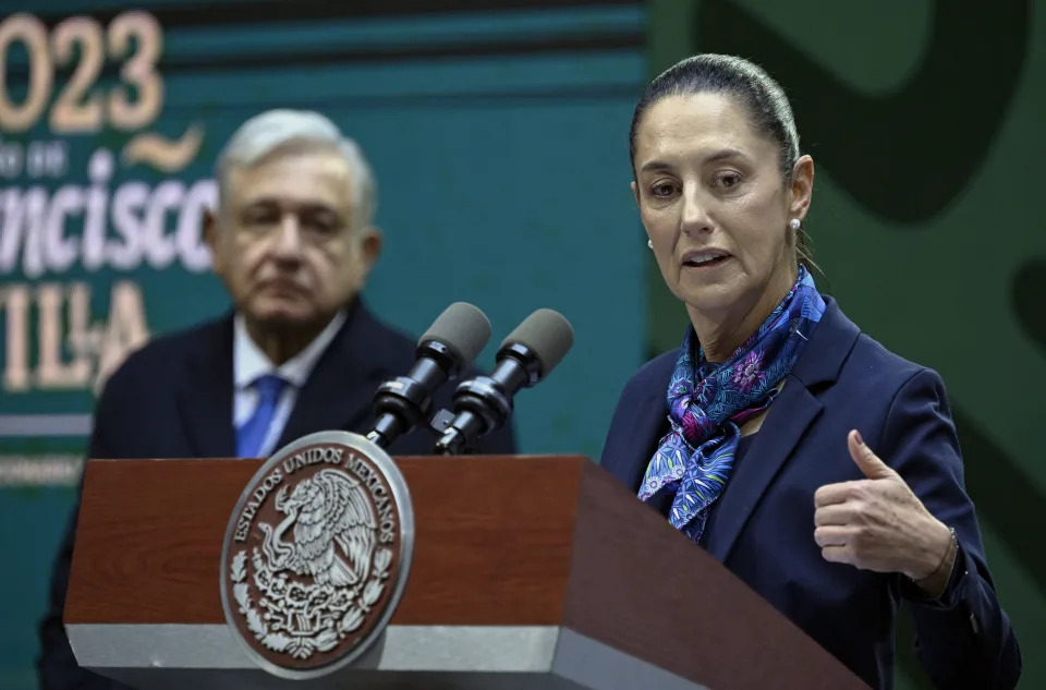 Andr&#xe9;s Manuel L&#xf3;pez Obrador, presidente de M&#xe9;xico, y Claudia Sheinbaum, jefa de gobierno de la CDMX. | Foto:  ALFREDO ESTRELLA/AFP via Getty Images