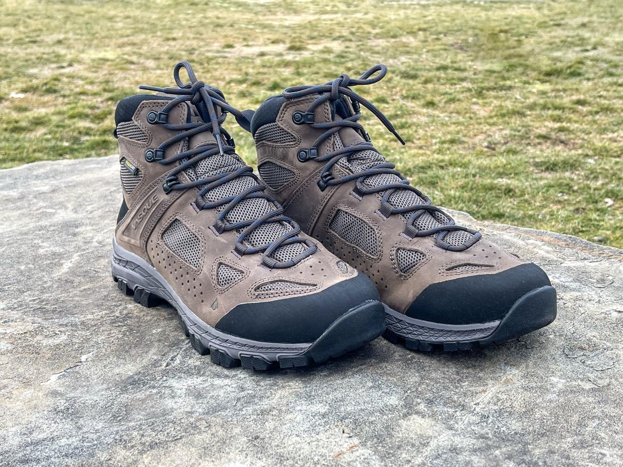 <p><a href="https://go.redirectingat.com?id=74968X1596630&url=https%3A%2F%2Fwww.vasque.com%2Fmens-hiking-footwear%2Fmens-hiking-boots%2Fbreeze-07544.html&sref=https%3A%2F%2Fwww.popularmechanics.com%2Fadventure%2Foutdoor-gear%2Fg43212508%2Fbest-lightweight-hiking-boots%2F" rel="nofollow noopener" target="_blank" data-ylk="slk:Shop Now;elm:context_link;itc:0;sec:content-canvas" class="link rapid-noclick-resp">Shop Now</a></p><p>Breeze Lightweight Hiking Boot - Men's</p><p>vasque.com</p><p>$160.00</p><span class="copyright">Kevin Cortez</span>