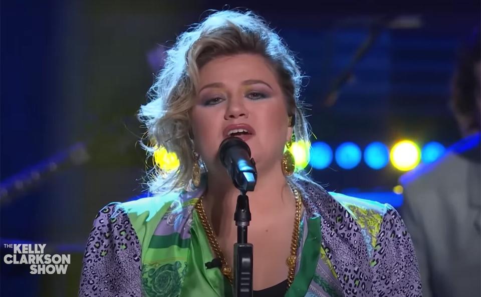 Kelly Clarkson Covers 'I Ran (So Far Away)' By A Flock Of Seagulls | Kellyoke