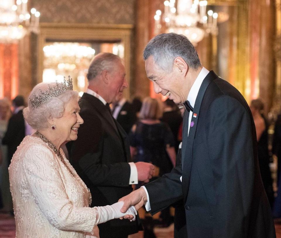 Singapore PM Lee Hsien Loong meeting Queen Elizabeth II in 2018 during the Commonwealth Heads of Government Meeting in London. (PHOTO: Victoria Jones/Alamy)