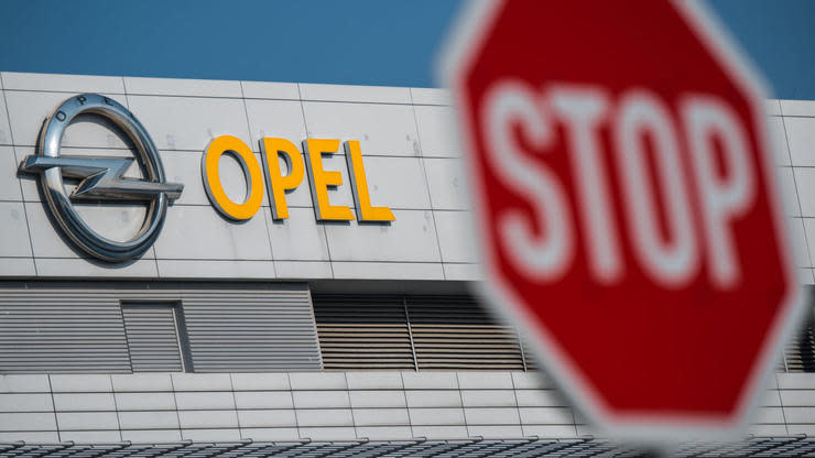 Der Chef des Opel-Gesamtbetriebsrates Wolfgang Schäfer-Klug kritisiert die Opel-Mutter General Motors (GM). Sie habe Investitionen in die Werke versäumt und dem Opel-Management einen Maulkorb verpasst. Ärger droht.