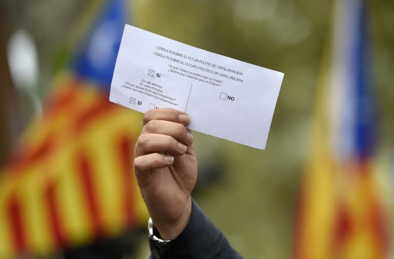 A man shows a ballot for the November 9, 2014 symbolic referendum on Catalan independence, during a demonstration in support of the vote outside the Superior Court of Catalonia in Barcelona on October 13, 2015