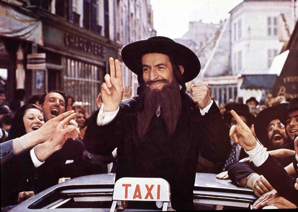 Rabbi Jacob : pour les besoins de cette scène culte, la production a utilisé des centaines de préservatifs. (Photo by FilmPublicityArchive/United Archives via Getty Images)