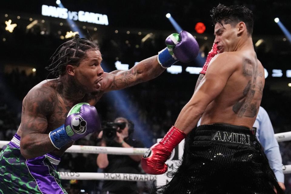 Gervonta Davis hits Ryan Garcia durin