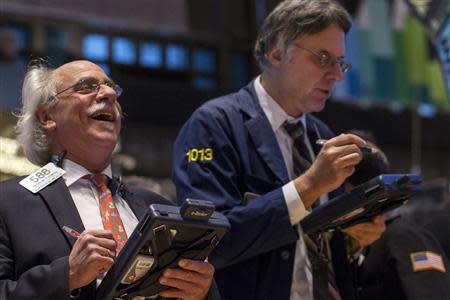 Traders work on the floor of the New York Stock Exchange (NYSE) November 21, 2013. REUTERS/Brendan McDermid