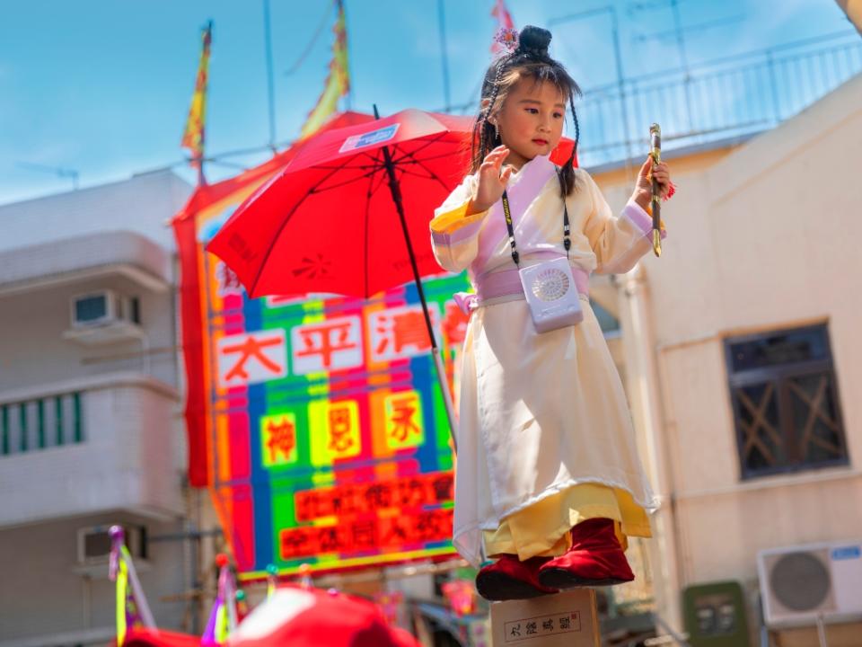 長洲「港版小鐮倉」食買玩一日遊行程！太平清醮睇飄色巡遊、入手自家設計靚袋、觀音灣打卡藍球場