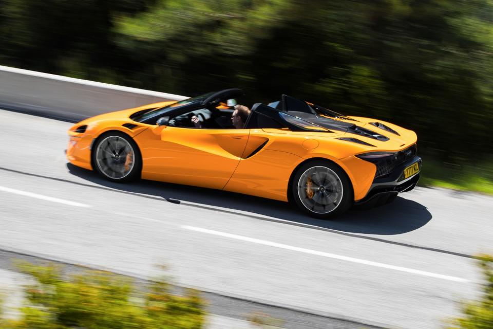 2025 mclaren artura spider