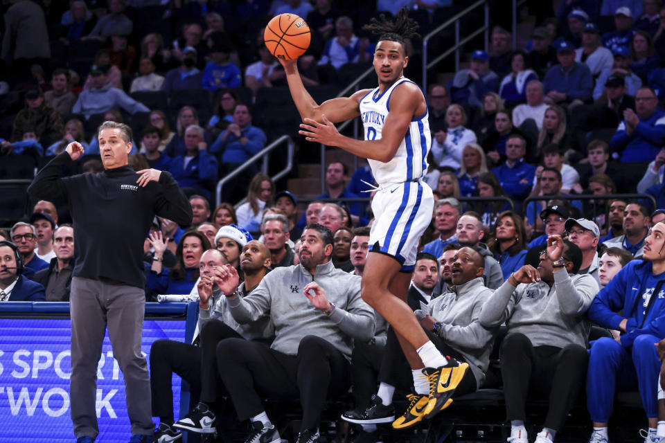 Kentucky forward Jacob Toppin passes the ball during the first half of an NCAA college basketball game against UCLA in the CBS Sports Classic, Saturday, Dec. 17, 2022, in New York. (AP Photo/Julia Nikhinson)