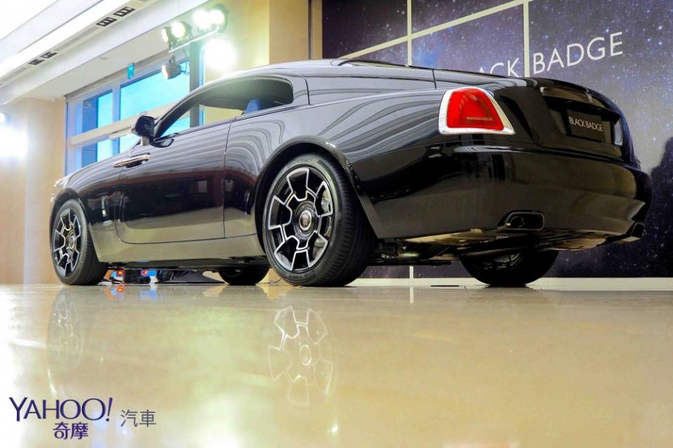 暗夜女神、幻影之魂 Rolls-Royce Wraith Black Badge唯二抵台