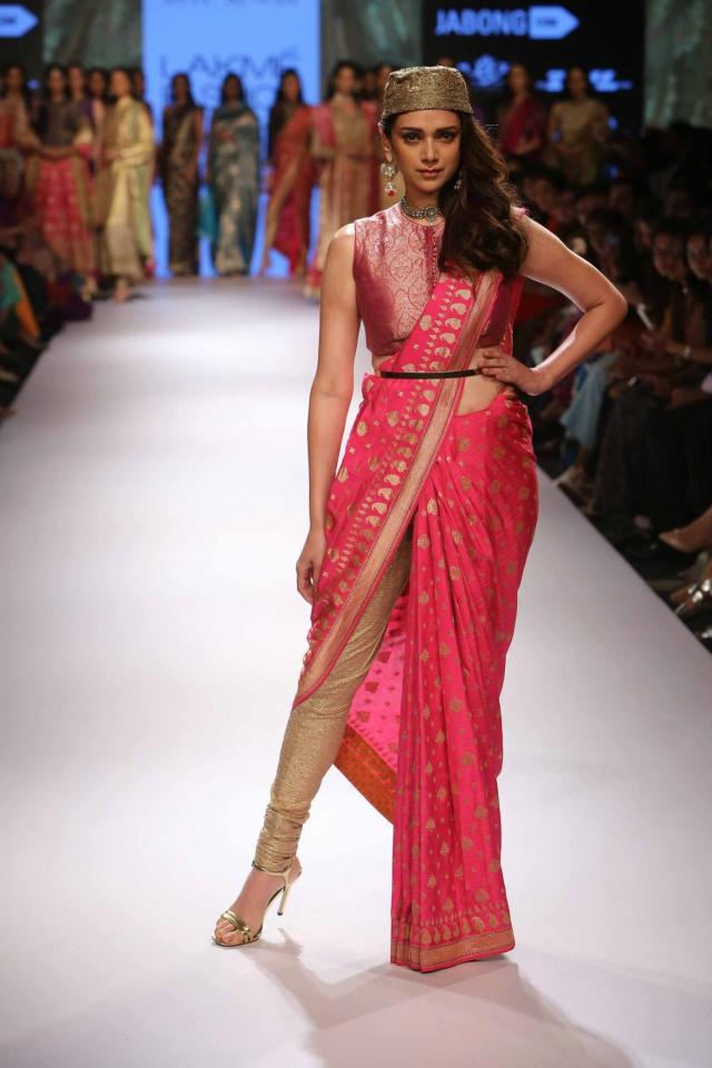 7 Looks From Lakme Fashion Week 2015 That Will Set The Trend