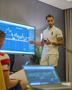 In MKD School you get all essential practice for Trading from expert Mickael Daussy