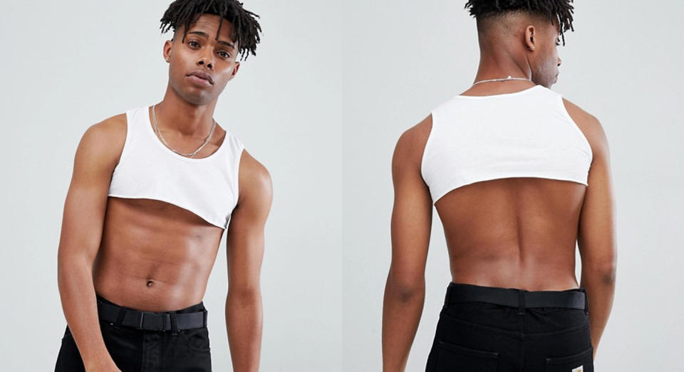 <p>Asos hat die Lösung für Männer, die ihre Bauchmuskeln zeigen wollen, nicht aber ihre Brust: Ein Crop Top für ihn, das im Internet derzeit eine Reihe von Reaktionen von Belustigung bis Entsetzen auslöst. Laut Asos gibt es das Oberteil in drei Größen (klein, medium, groß), doch strenggenommen gibt es nur eine Größe: zu klein! (Bild: Asos) </p>