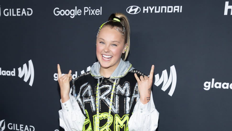 jojo-siwa-50-thousand-dollars-new-teeth