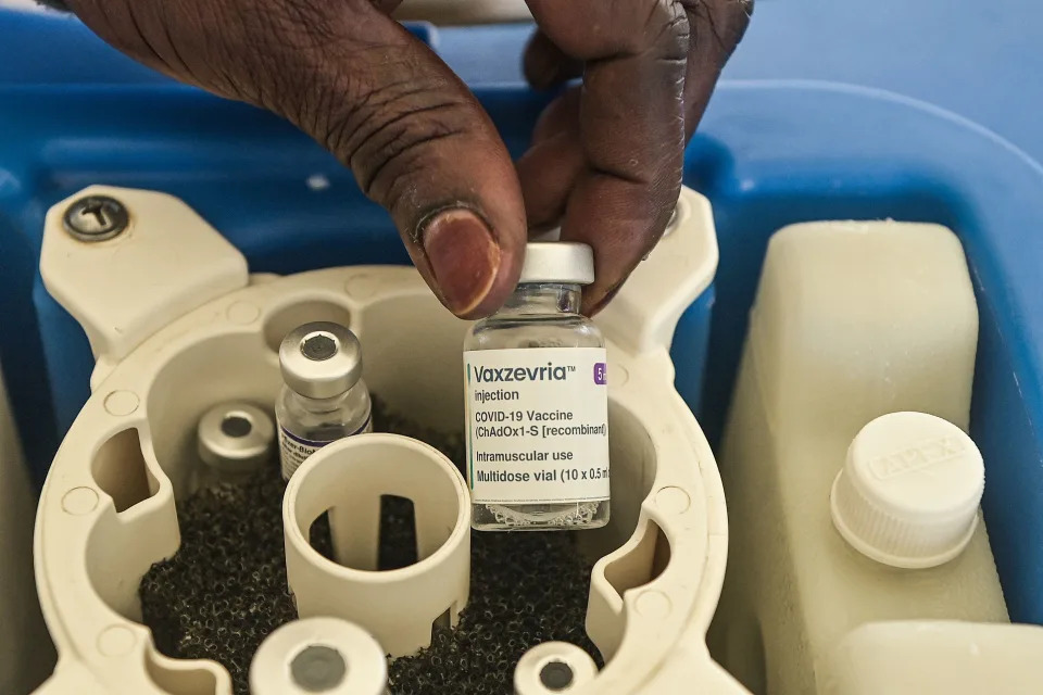 La Unión Africana busca vacunar al 70 por ciento de los africanos contra el covid este año (Foto: SIMON MAINA/AFP via Getty Images)