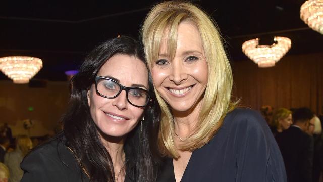 Courteney Cox talks nip slips, paparazzi poses & her marriage