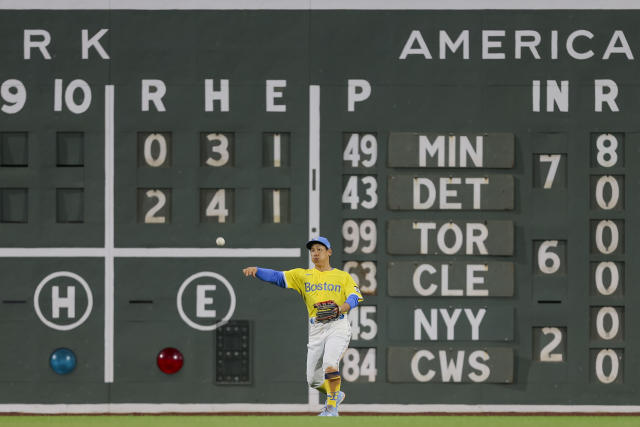 Red Sox's Masataka Yoshida stunned after fly ball breaks light, gets stuck  in Fenway Park scoreboard