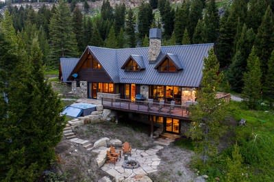 This remote mountain lodge in Big Sky, Montana is one of Vrbo’s 2022 Vacation Homes of the Year.