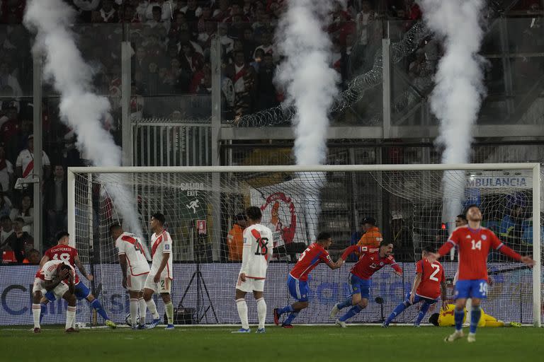 Diego Valdés consigue el gol del 1-0 para Chile frente a un flojo Perú, que este martes recibirá a la Argentina en la cuarta fecha de la eliminatoria sudamericana para el Mundial de 2026.