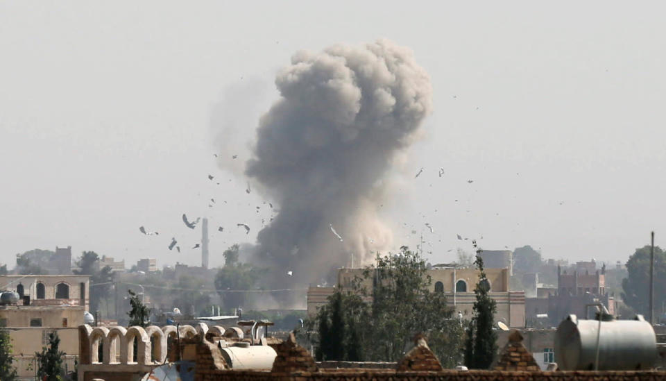 <p>Smoke and debris rise from the site of a Saudi-led air strike in Sanaa, Yemen Aug. 31, 2016. (Photo: Khaled Abdullah/Reuters)</p>