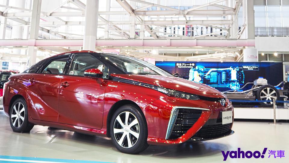 Toyota氫<a class="link " href="https://autos.yahoo.com.tw/tag/燃料電池車" data-i13n="sec:content-canvas;subsec:anchor_text;elm:context_link" rel="nofollow noopener" target="_blank" data-ylk="slk:燃料電池車;sec:content-canvas;subsec:anchor_text;elm:context_link;itc:0">燃料電池車</a>Mirai第1代，攝於2017年東京Mega Web。