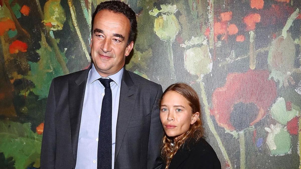 Mary-Kate Olsen Poses With Husband Olivier Sarkozy in Rare Public  Appearance at 'Nude Art' Party