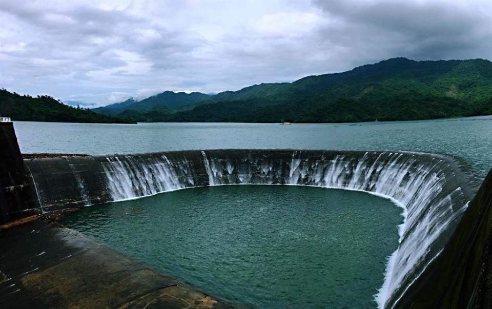 南化水庫溢流資料照片。（市府提供）