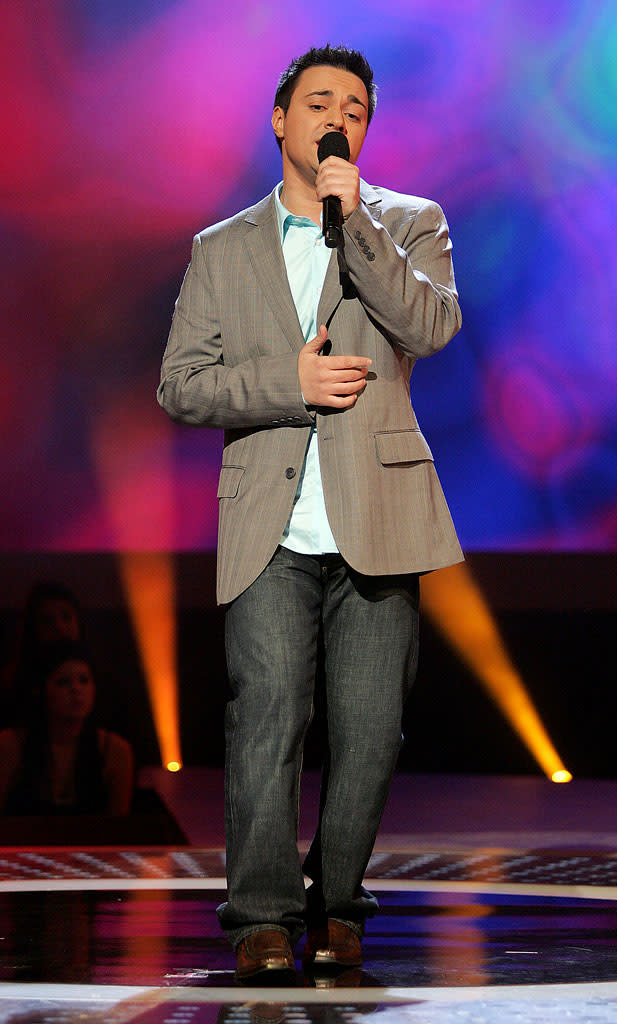 Nick Pedro performs on the 6th season of American Idol.