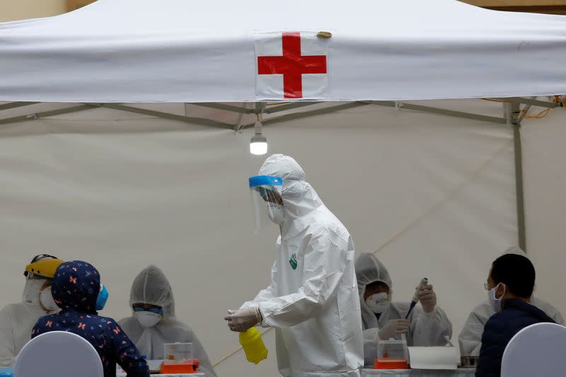 Medical specialists wearing protective suits collect blood specimen at a rapid testing center for coronahttp://aws.content.reuters.com/auth-server/content/tag:reuters.com,2020:newsml_RC2KEG9JZ7NV:495674242/tag:reuters.com,2020:binary_RC2KEG9JZ7NV-BASEIMAGE?action=download&mediatype=picture&mex_media_type=picture&token=%22tzhIULctfSeKid%2FwLRMQ1ctYK6gy%2F8zhImvrSv5CoSE%3D%22virus disease (COVID-19) in Hanoi