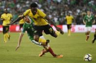 Jul 23, 2017; Pasadena, CA, USA; Jamaica midfielder Ricardo Morris (19) moves the ball defended by Mexico midfielder Edison Alvarez (6) during the second half at Rose Bowl. Kelvin Kuo-USA TODAY Sports