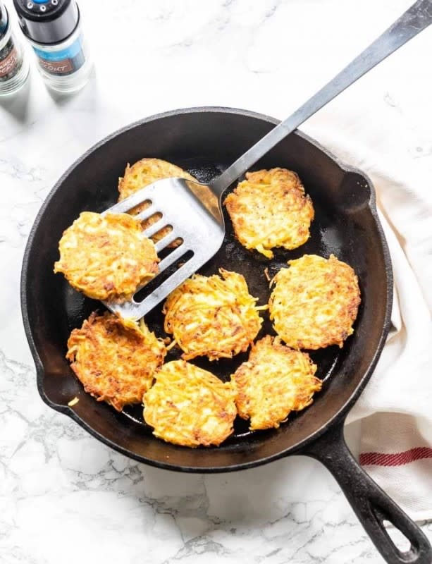 Fast Food Bistro<p>Looking for simple and quick hash browns? Take a look at this hashed browns recipe similar to rösti. Great to serve for breakfast or as a side dish.</p><p><strong>Get the recipe: </strong><a href="https://fastfoodbistro.com/how-to-make-hash-browns/" rel="sponsored" target="_blank" data-ylk="slk:How To Make Hash Browns;elm:context_link;itc:0;sec:content-canvas" class="link "><strong>How To Make Hash Browns </strong></a></p>