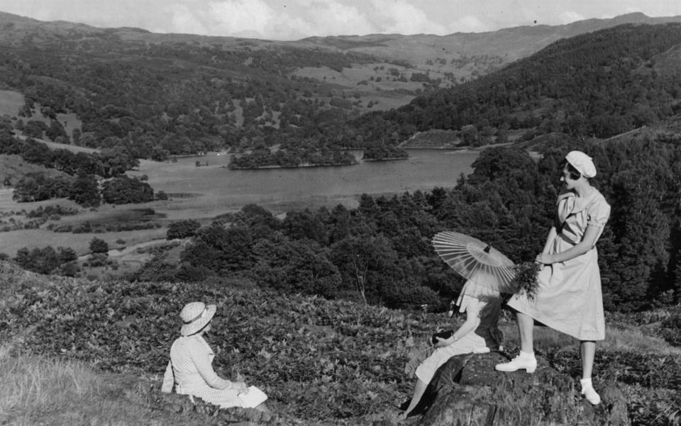 women in lake district - Fox Photos/Getty