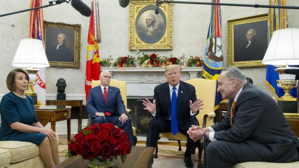 Trump en el desapcho Oval con Pence, Pelosi y Schumer el 11 de diciembre de 2018