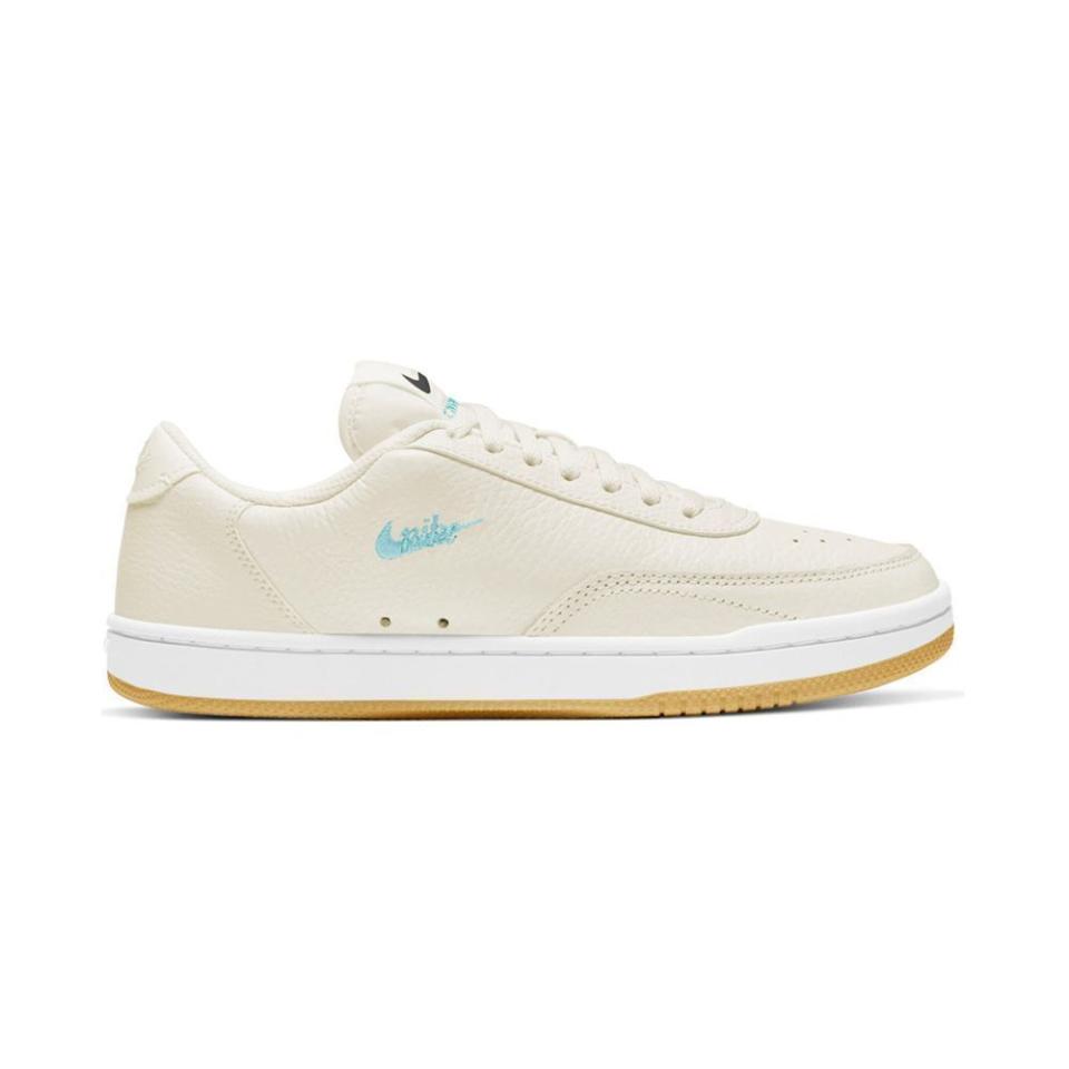 11) Court Vintage Premium Sneaker