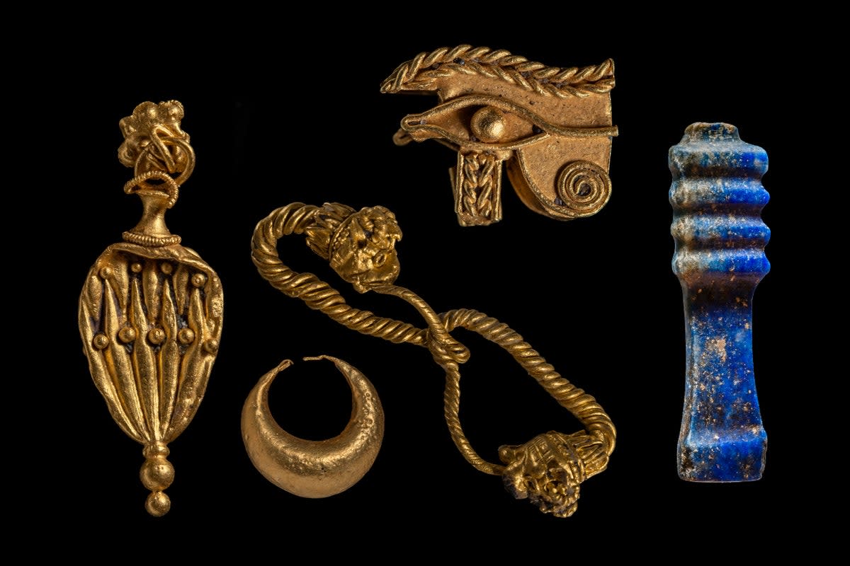 Gold objects, jewellery and a Djed pilar, a symbol of stability made of lapis lazuli, were retrieved (Christoph Gerigk/Franck Goddio/Hilti Foundation)