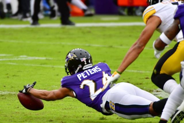 Raiders sign ex-Ravens CB Marcus Peters