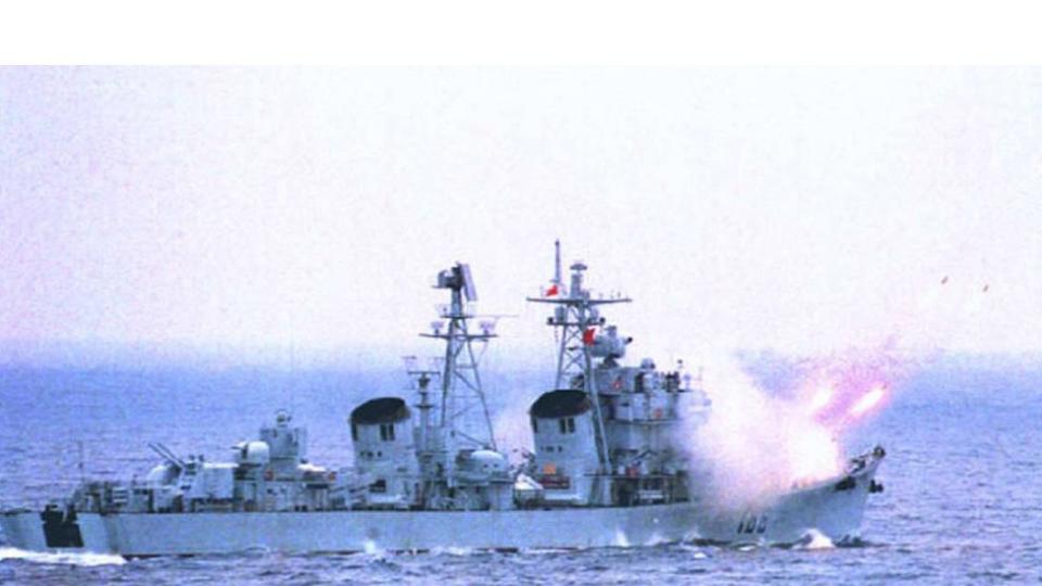 1996年台灣總統大選後中國驅逐艦在南海軍事演習中發射導彈