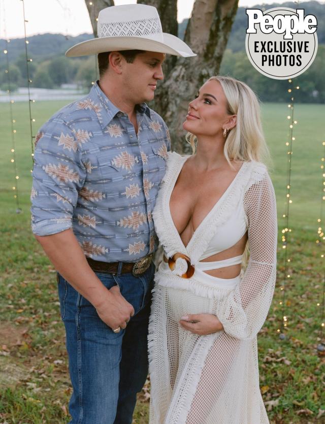 Jon Pardi and Pregnant Wife Summer Reveal Sex of Baby in Sweet Video Our Little Pardi picture