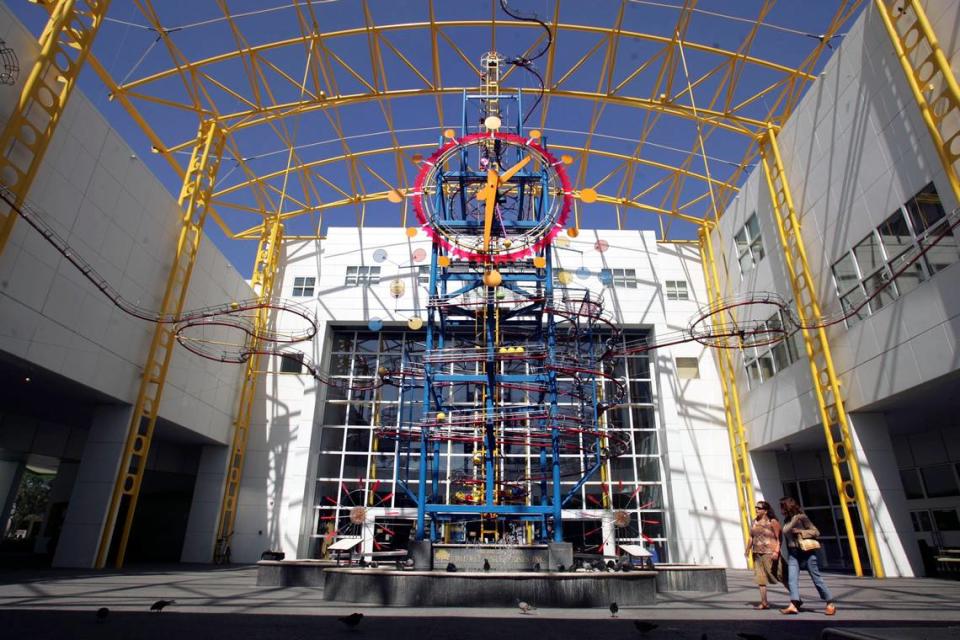 The kinetic clock at the Fort Lauderdale Museum of Discovery & Science in 2006.